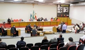 Vereadora apresenta emenda para diminuir número de vagas na Câmara de Maringá